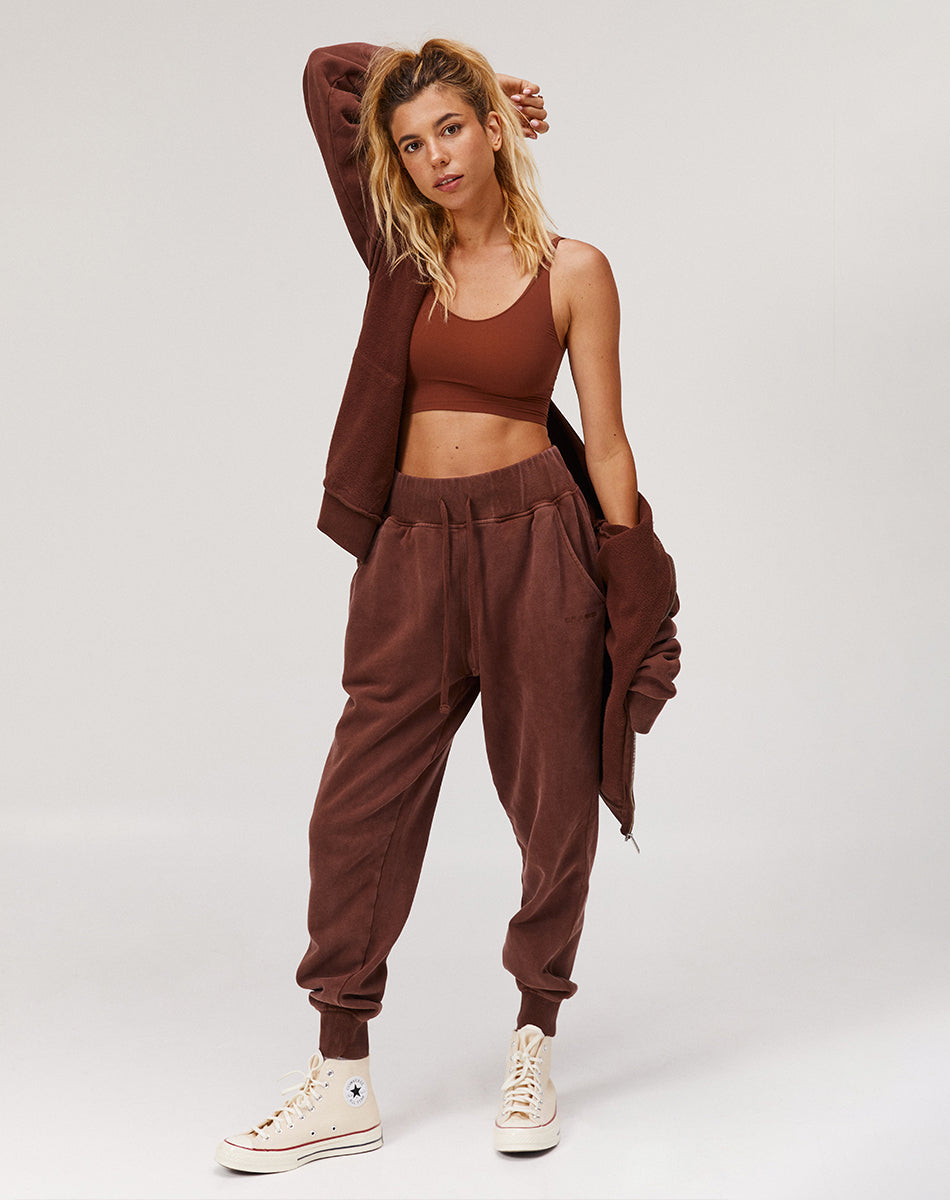 Seamless body smooth scoop neck top | Brown