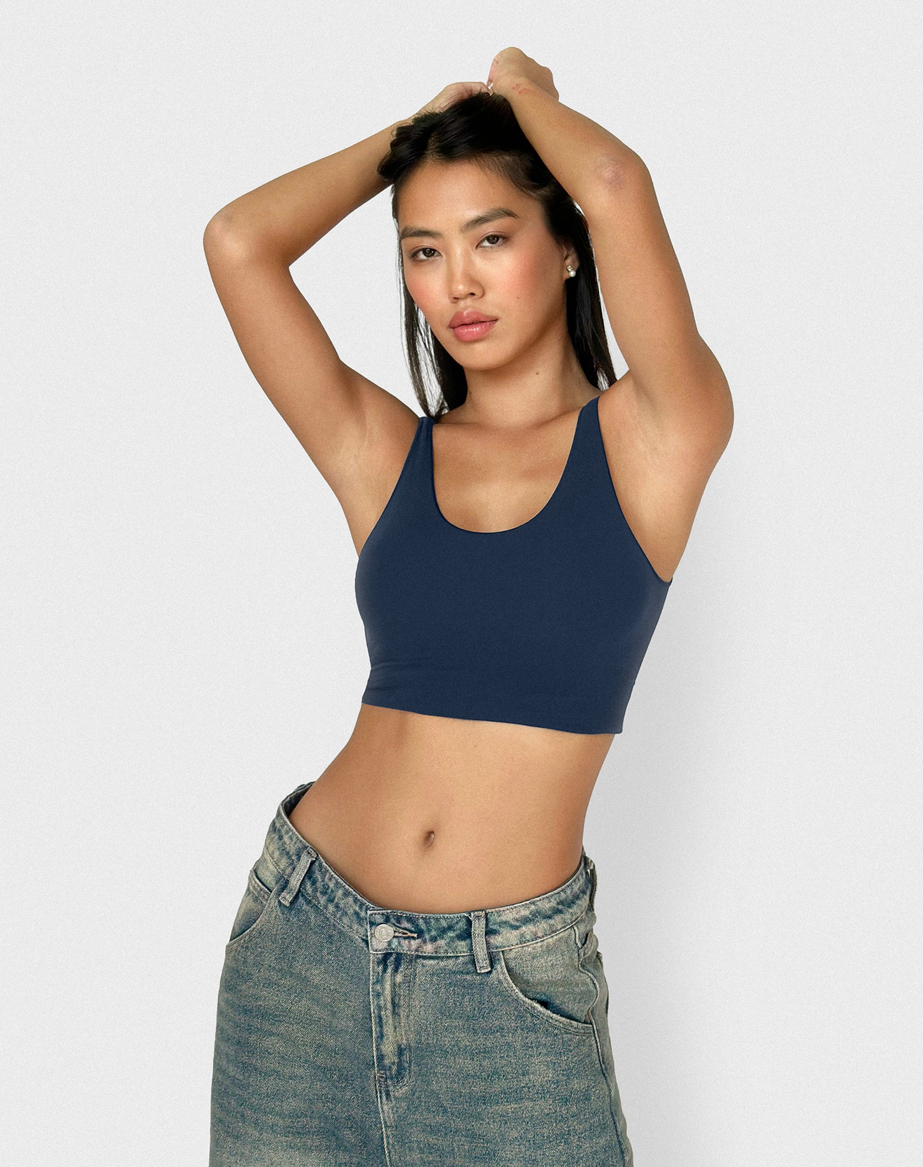 Seamless body smooth scoop neck top | Midnight