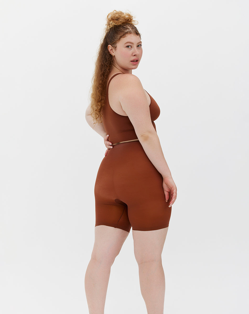 Body smooth seamless forming mid shorts | Brown