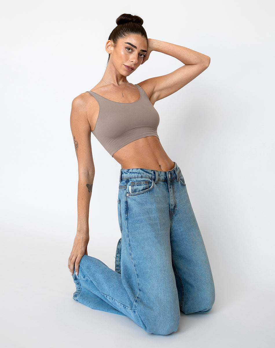 Seamless body smooth scoop neck top | Mocca